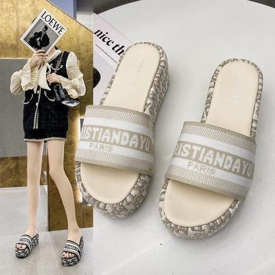 Utrikeshandel broderade tofflor dam 2024 ny mode tjockbottnade enradiga muffin tjockbottnade strandsandaler dam sommar