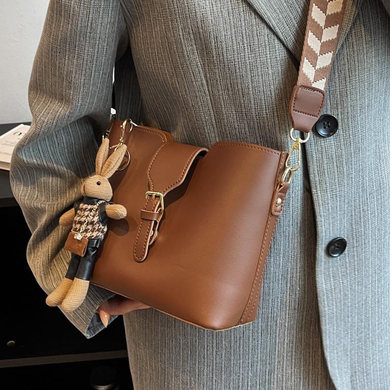 Tooxika Popular Small Bag For Women, New Style, Fashionable Wide-band Messenger Bag, Popular Niche Design Bucket Bag