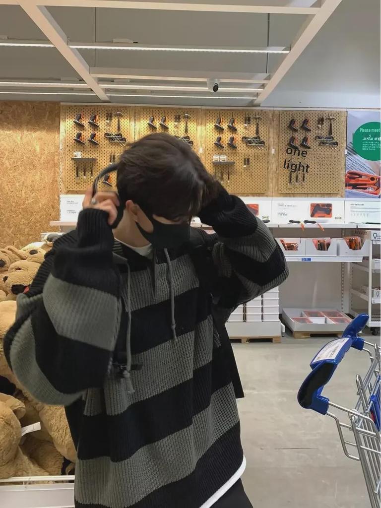 Korean Retro Knit Sweater: Loose, Spliced, American-Hong Kong Style for Men