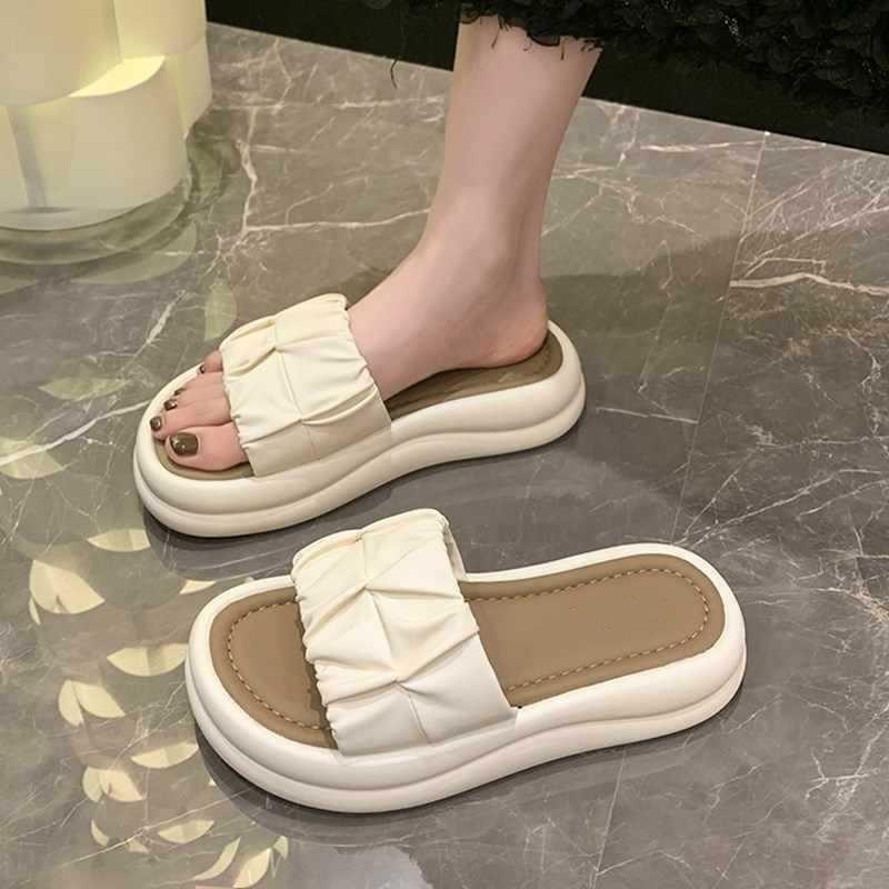 

Slippers women s summer wear 2025 new fashion thick-bottomed muffin sandals Internet celebrity super fire beach folds 35