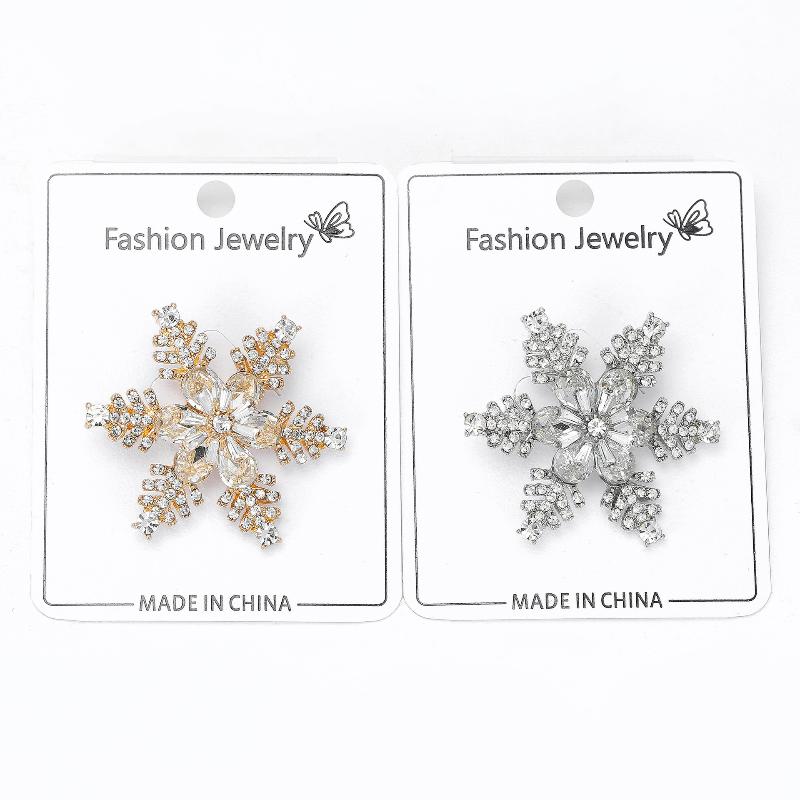 Fashion Rhinestone Winter Snowflake Brooches For Women Unisex Christmas Pin Casual Party Accessories Friends New Year Gifts
