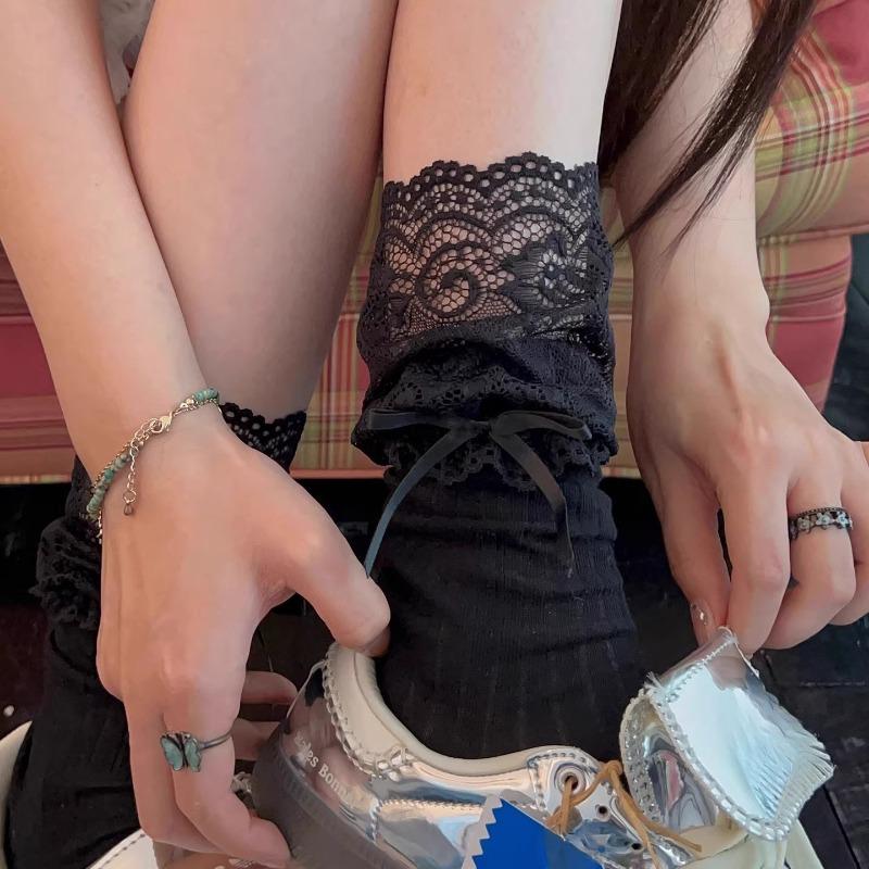 Pończochy Lolita Białe Koronkowe do Połowy Łydki Skarpety w Stylu Baletowym z Węzłami Wstążkowymi Eleganckie Warstwowe Pończochy dla Kobiet