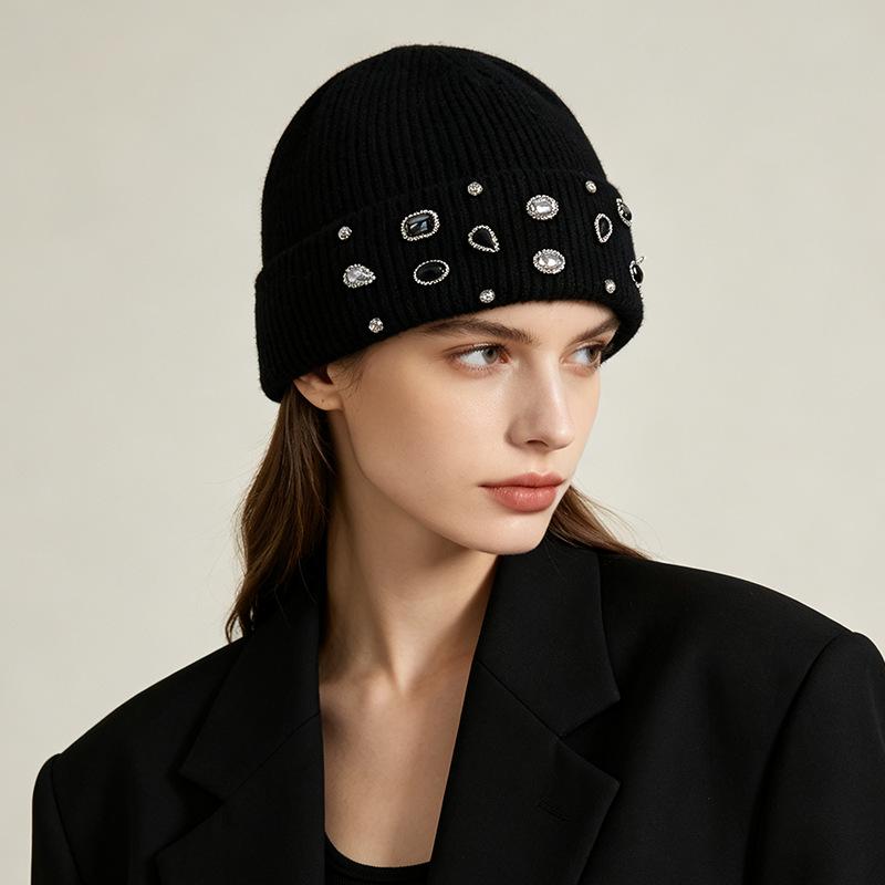 Source special-shaped rhinestone decorative knitted wool hat women's autumn and winter light luxury flanged velvet warm cold hat