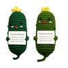 Ornament amuzant de păpușă tricotată cu legume pozitive Mini păpușă zâmbitoare de castraveți verzi țesute manual cu card pozitiv Decor pentru păpuși de tricotat din fire de lână
