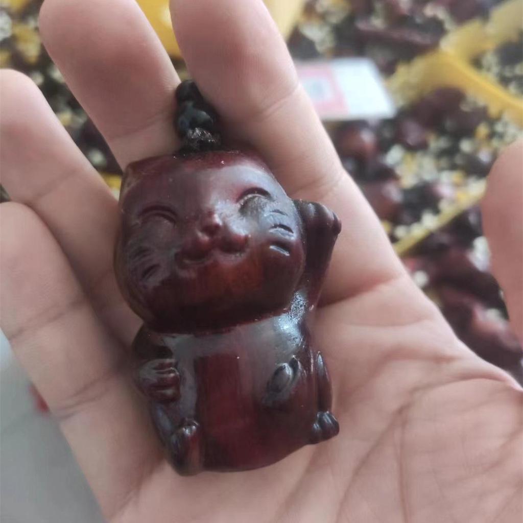 Colgante de Talla en Madera Pixiu de Palosanto - Artesanía Ornamental Más Vendida