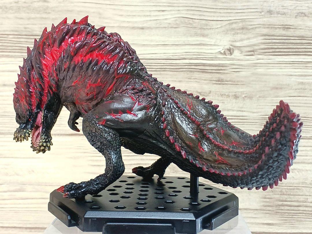 

[Б/У] Monster Hunter: Фигурка Разъярённого Дьяволджо перекрашена