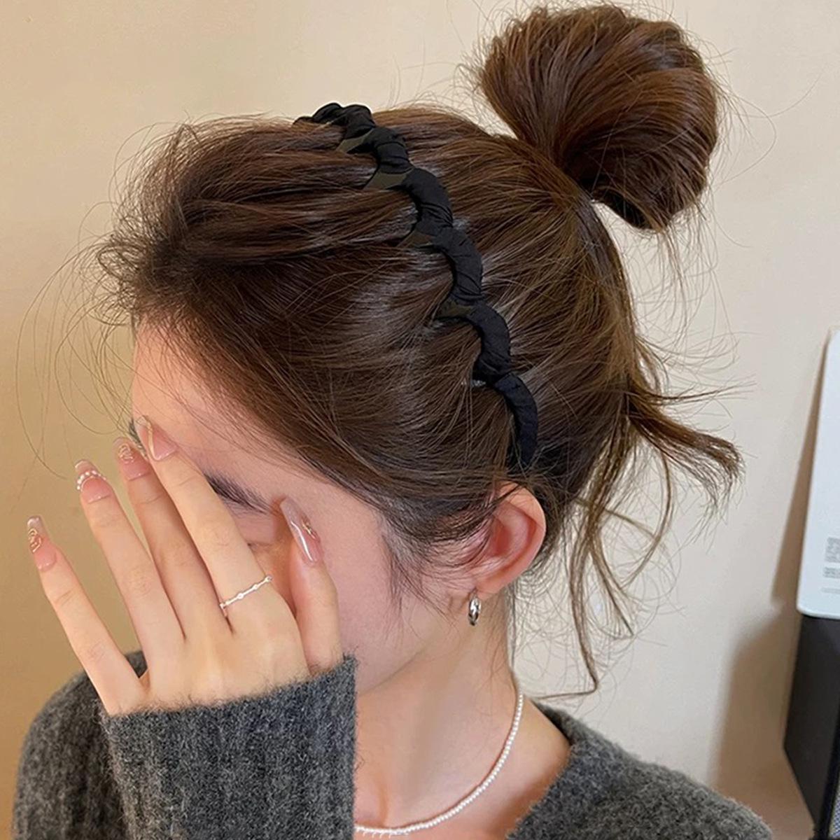 

Трендовая женская повязка на голову с высоким черепом и волнистыми волосами 2025: Модный аксессуар для волос в стиле легкой роскоши для умывания.