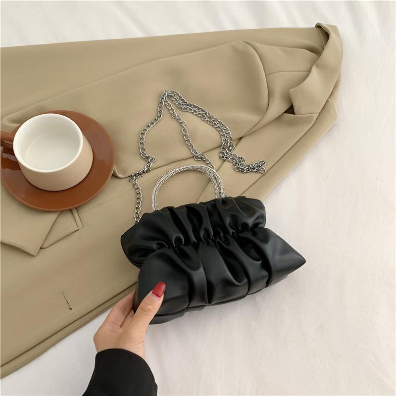 

Сумка-мессенджер с цепочкой, модная и простая сумка 2024 года, осень, новая корейская версия, популярная сумка, женская повседневная сумка через плечо чёрный