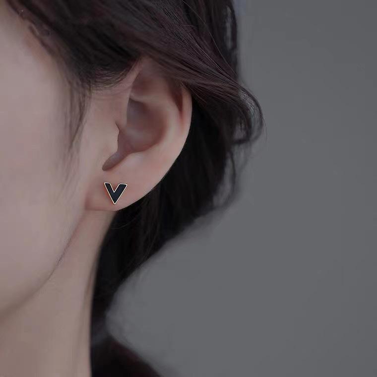 V-Shaped Geometric Stud Earrings for Women - Simple, Cool, Stylish, Versatile Needle Earrings