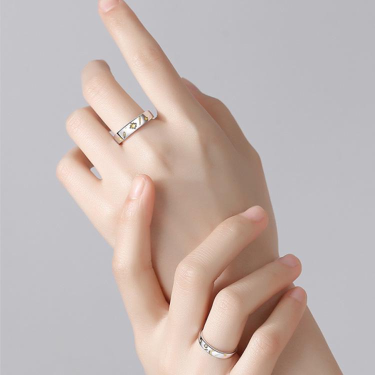 Runxin's Adjustable Sun, Moon & Stars Couple Ring: A Simple, Elegant Gift for Long-Distance Lovers.
