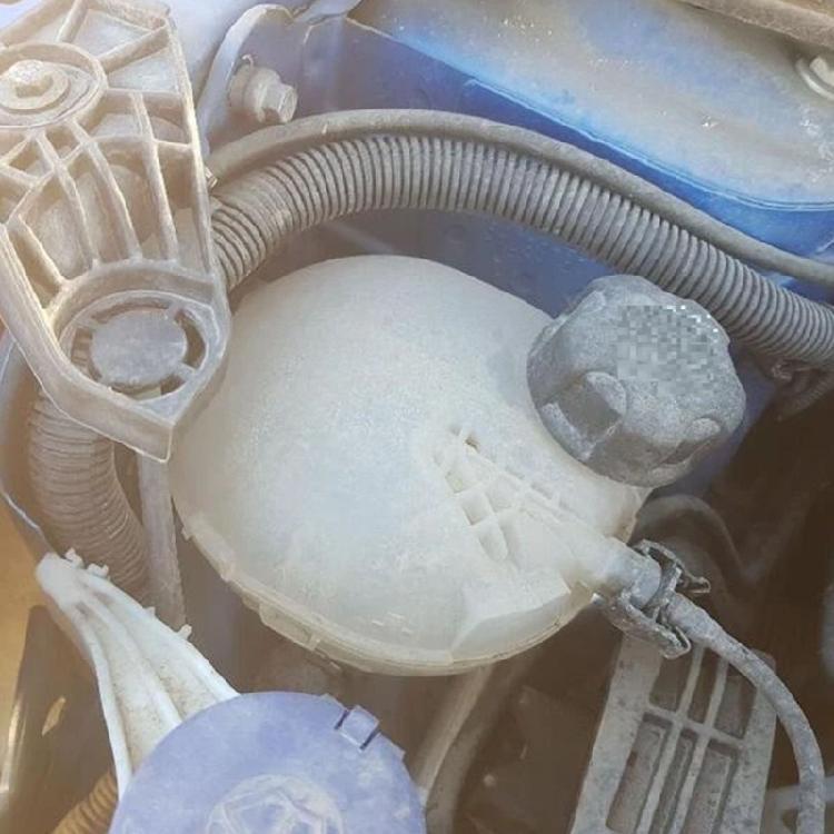 Radiator Coolant Overflows Bottle Expansion Tank Reservoir 9824198680 Auxiliary Kettle for C4 III C4X DS3