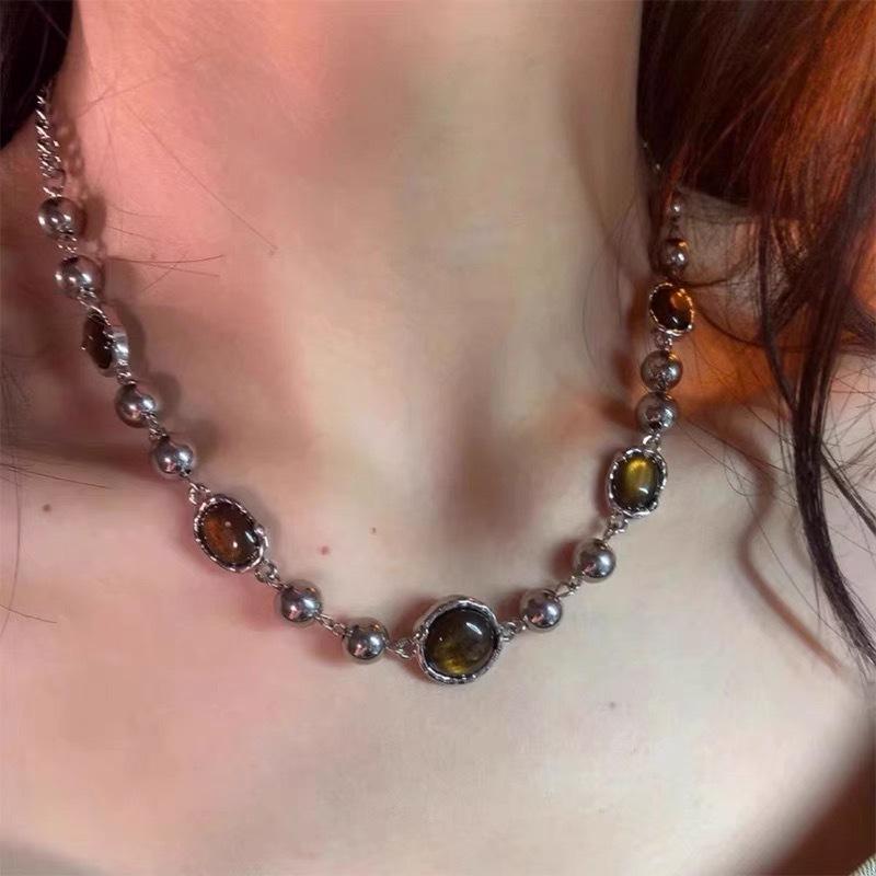 Hochwertige blaue Perlenkette für Damen - Schickes und cooles Design Schlüsselbein-Kette mit einzigartigem Anhänger
