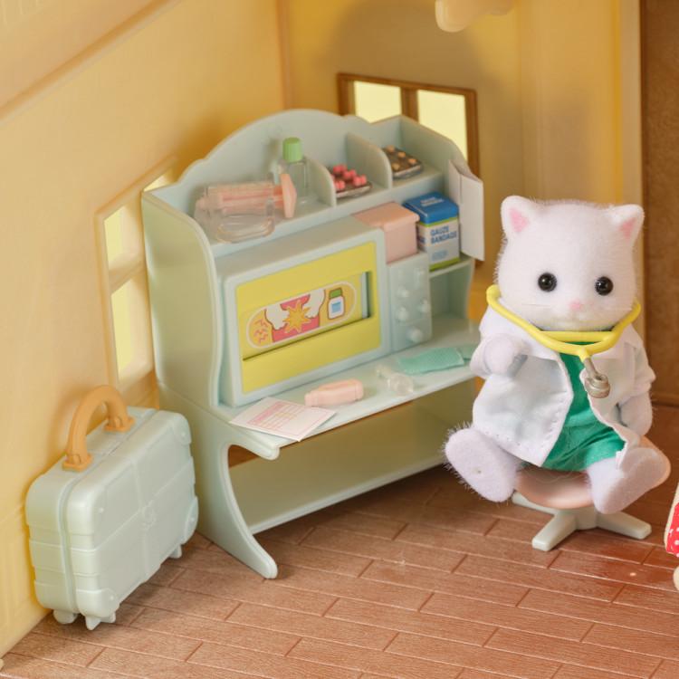[Sylvanian] Sky Roof Pension and Village Doctor Set
