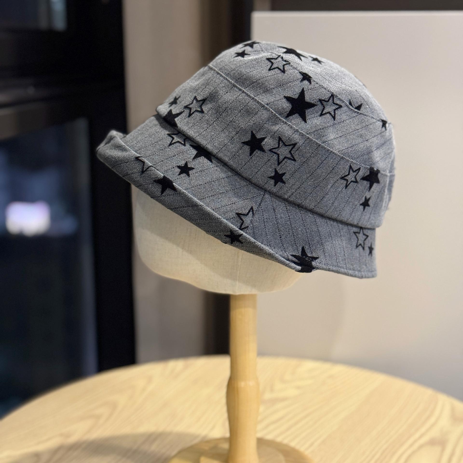 

Ретро стиль кудрявый принт звезды шляпа рыбака для женщин осень и зима модная и универсальная защита от солнца и подчеркивающая лицо маленькая шляпа-ведро one size