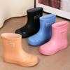Medium tube rain shoes women's fashion outer wear nonslip, waterproof and wearresistant high tube seacatching softsoled rain boots