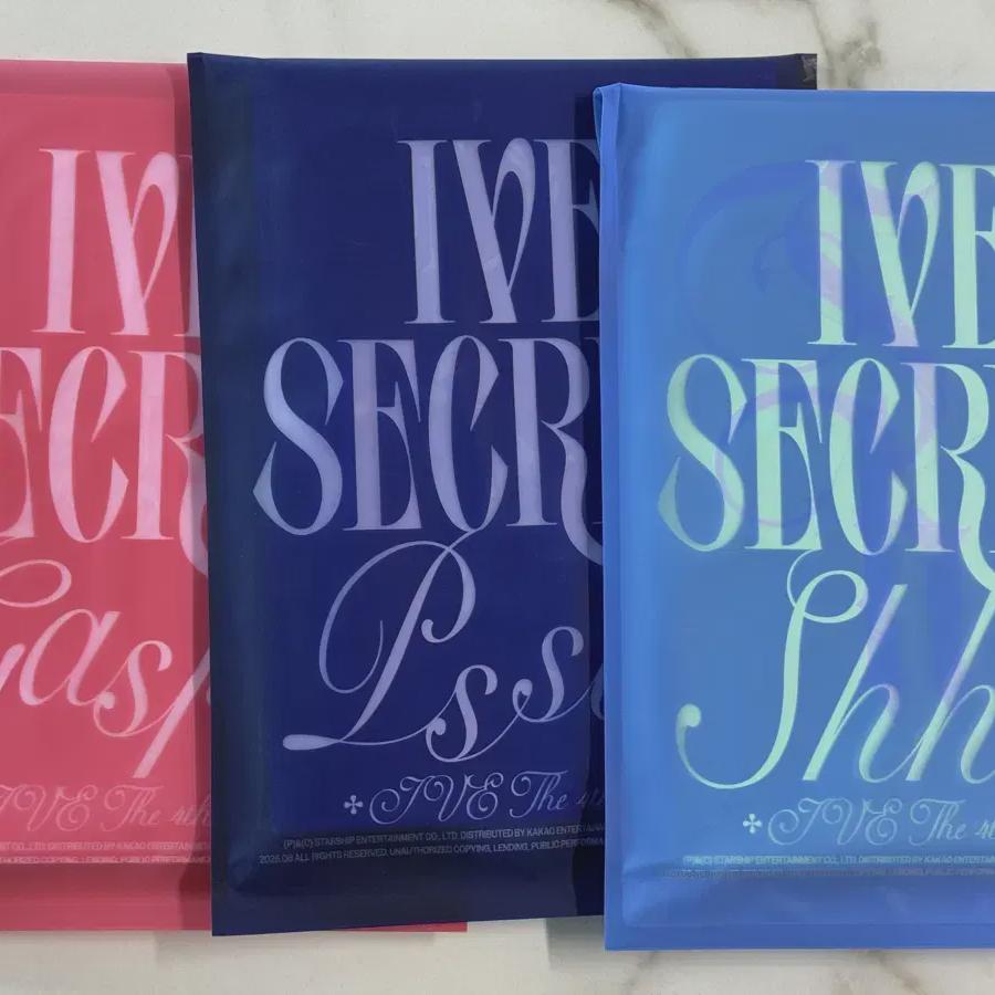 

1 сет из 3 запечатанных альбомов Live Ive Secret