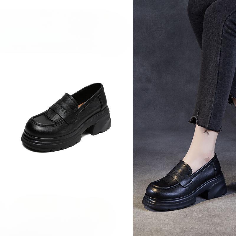 

Новые туфли на высоком каблуке с толстой подошвой, увеличивающие рост, хорошо сочетаются с массивными туфлями-одиночками на мягкой подошве. 40 чёрный