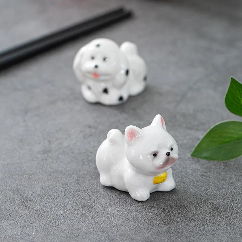 Nytt i sortimentet Japansk Stil Keramisk Hund Fransk Bulldog Teddy Ätpinnshållare Mini Söt Hem Bordsdekoration Ätpinnskudde