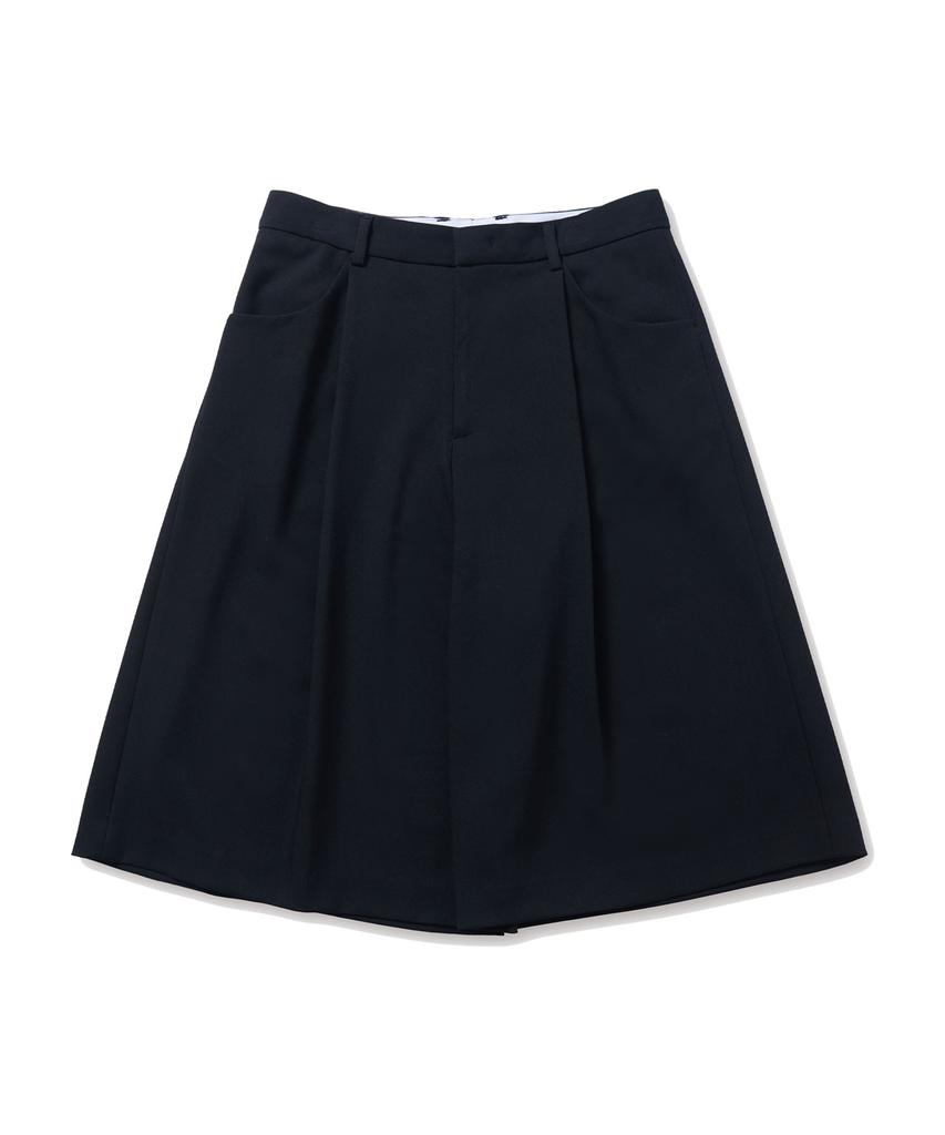 TEN PAST SEVEN Wide Tuck Bermuda Shorts - Black