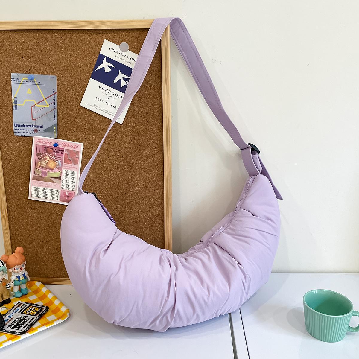 

Autumn new foreign style personalized fashion casual shoulder messenger bag 2025 trend women niche design dumpling bag фіолетовий