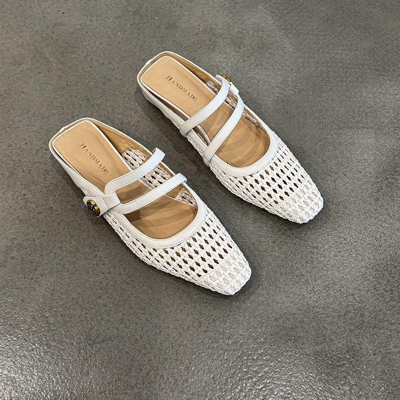 2025 new French retro hollow one-word belt Jue Jue Zi Baotou sandals women's summer wear versatile half slippers