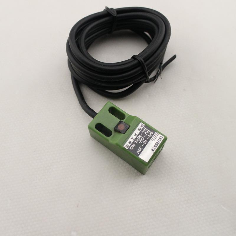 Huguang DHS18-5MC1C2B1B2D1D2Y1Y2 Inductive Proximity Sensor, 5mm Detection.