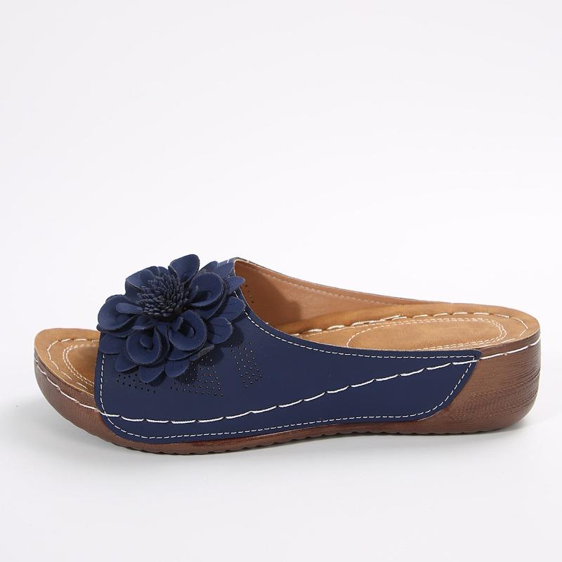 Spring and Summer New Large-size Women's Shoes, a Flower Open-toed Slippers, Women's Sandals