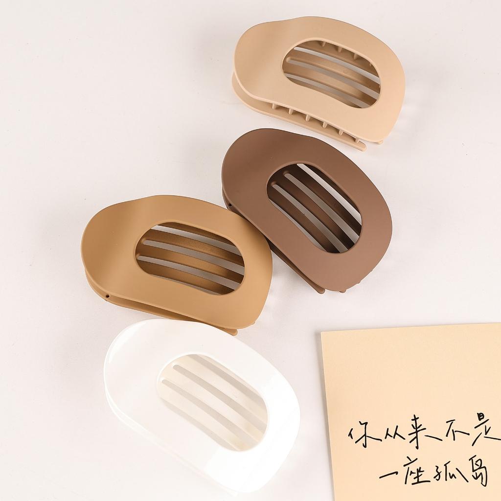 Fashion Oval Hair Claw Clip for Women New Design Leopard Matte Curved Flat Styling Barrettes Acrylic Lying Down Hair Accessories