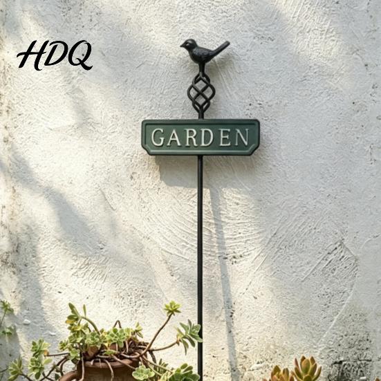 Rustic Garden Ornament Stakes Retro Bird Stake, Metal Sign Decorative Flower Bed Edging Yard Decoration with Stake for Bed, Lawn