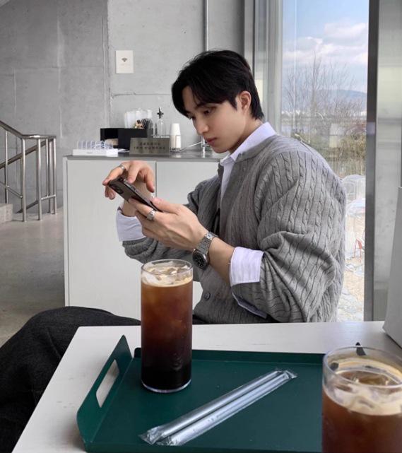 Cardigan Trendy da Uomo in Maglia a Treccia Stile Coreano - Design Versatile per Primavera e Autunno Maglione Casual di Alta Gamma.