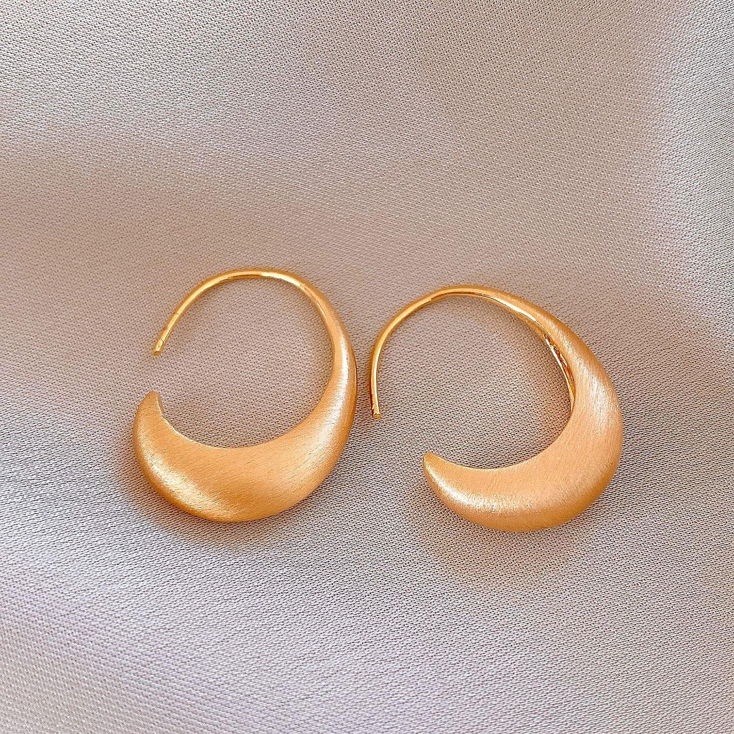 European and American brushed geometric oval hollow earrings, earrings, individual simple earrings