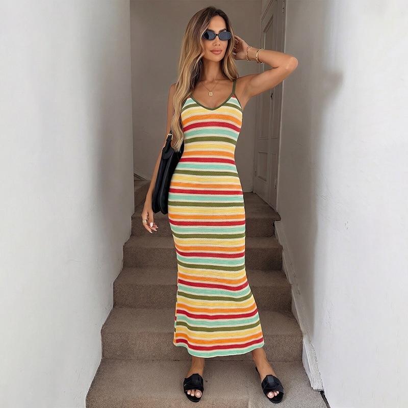 A Figure-hugging Knitted Long Dress for Women in Summer, Featuring A Revealing Back Design with Striped Patterns and A Fitted Bandeau Style.