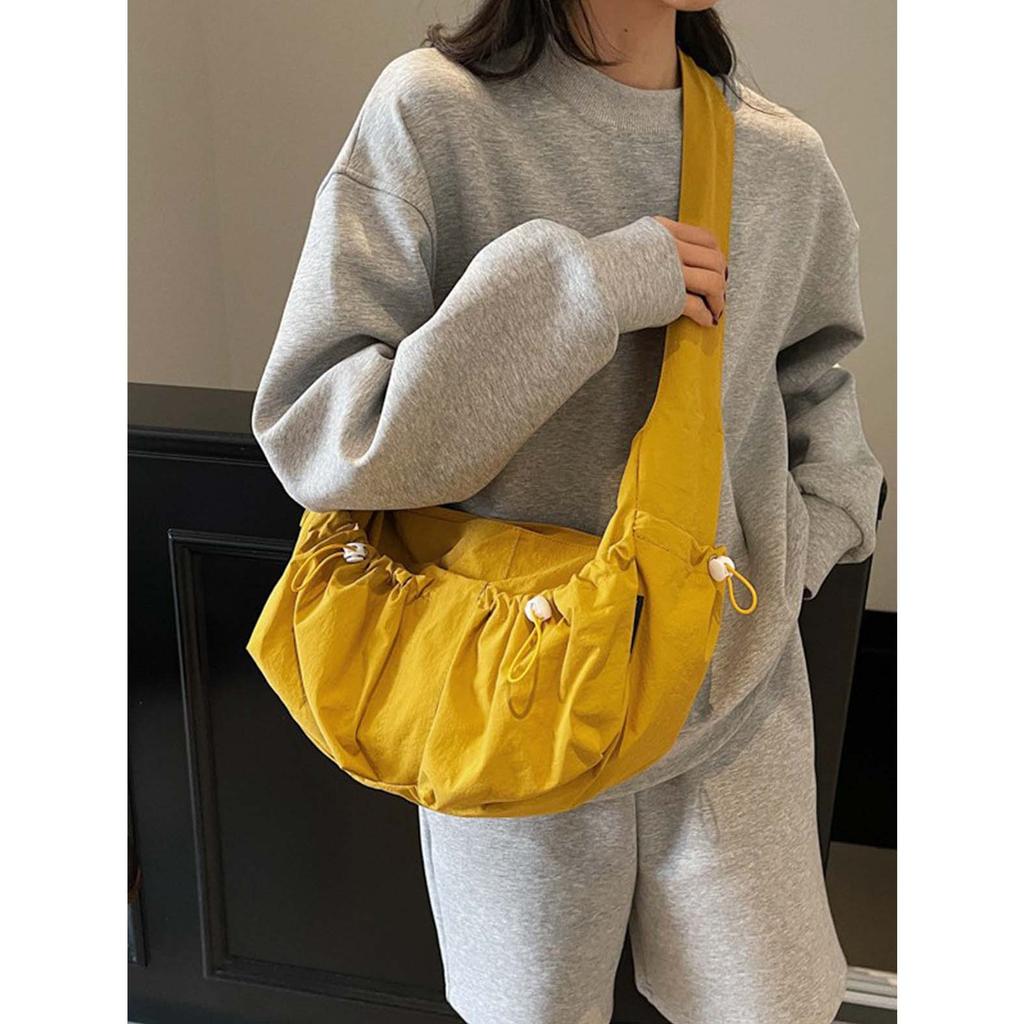 Canvas tas voor dames, grote capaciteit 2026 nieuwe zomer veelzijdig, niche design, enkele schouder crossbody tas, geplooide dumpling tas