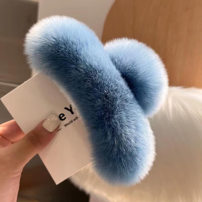Women's Hair Barrettes Plush Hair Clip Faux Fur Hair Claws Crab Clamps Autumn Winter Candy Color Hairpin Barrette Fashion Women Hair Accessories