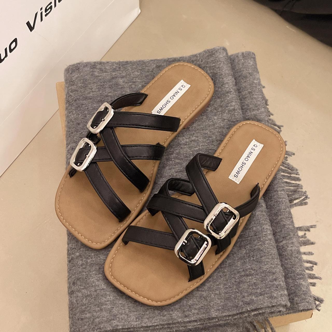 

Fashion versatile flat-bottomed slippers women s 2025 spring new outer wear Xiaoxiangfeng cross word with sandals beach shoes 39 чёрный