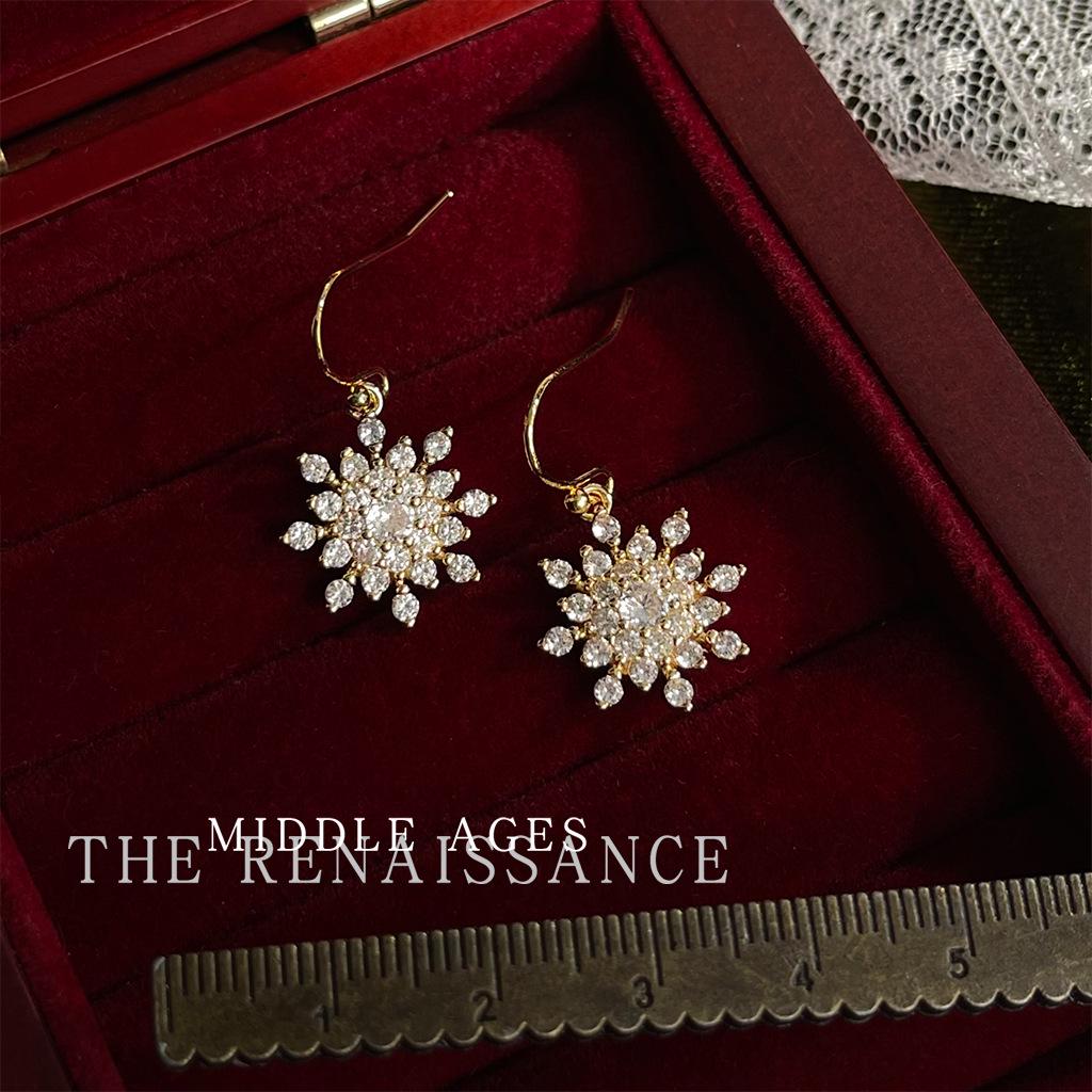 Christmas Vintage Pre-Owned Cubic Zirconia Bell Bow Earrings - Light Luxury Creative Jewelry