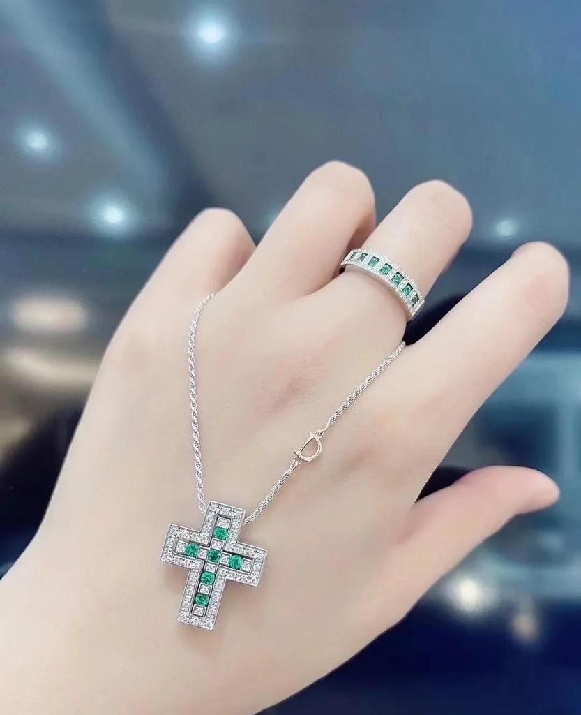 D Letter Diamond Cross Necklace: Luxurious, Versatile, Unisex Clavicle Chain