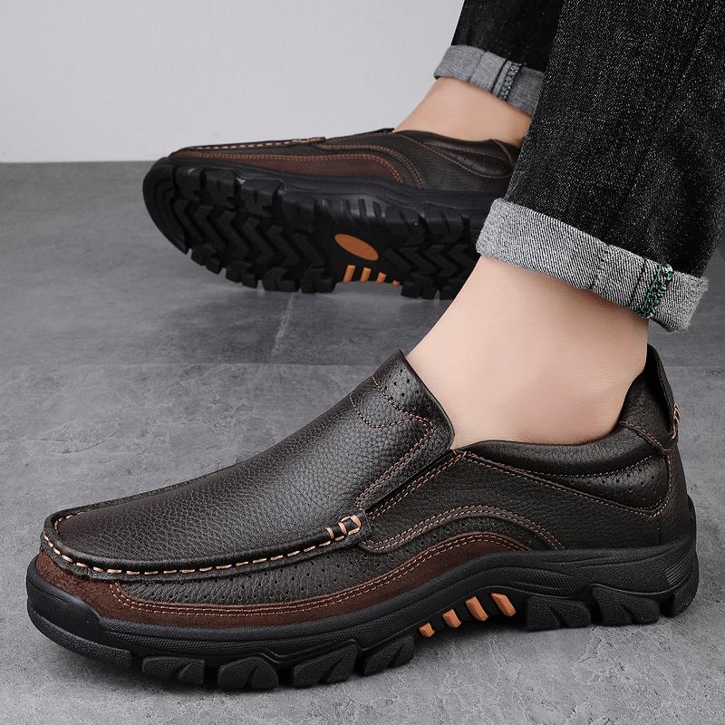 Fashion Genuine Leather Slip On Loafers New Men Casual Leather Moccasins Driving Shoes Design Casual Leather Soft Bottom Flats