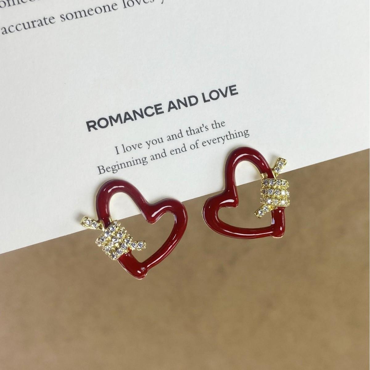 Elegant Red Heart Knot Earrings: Light Luxury, Simple & Exquisite High-End Hollow Peach Heart Studs
