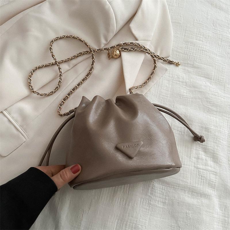 New Winter Niche Design Bag for Women Retro Chain Solid Color Women Bucket Bag One Shoulder Crossbody Bag Trendy