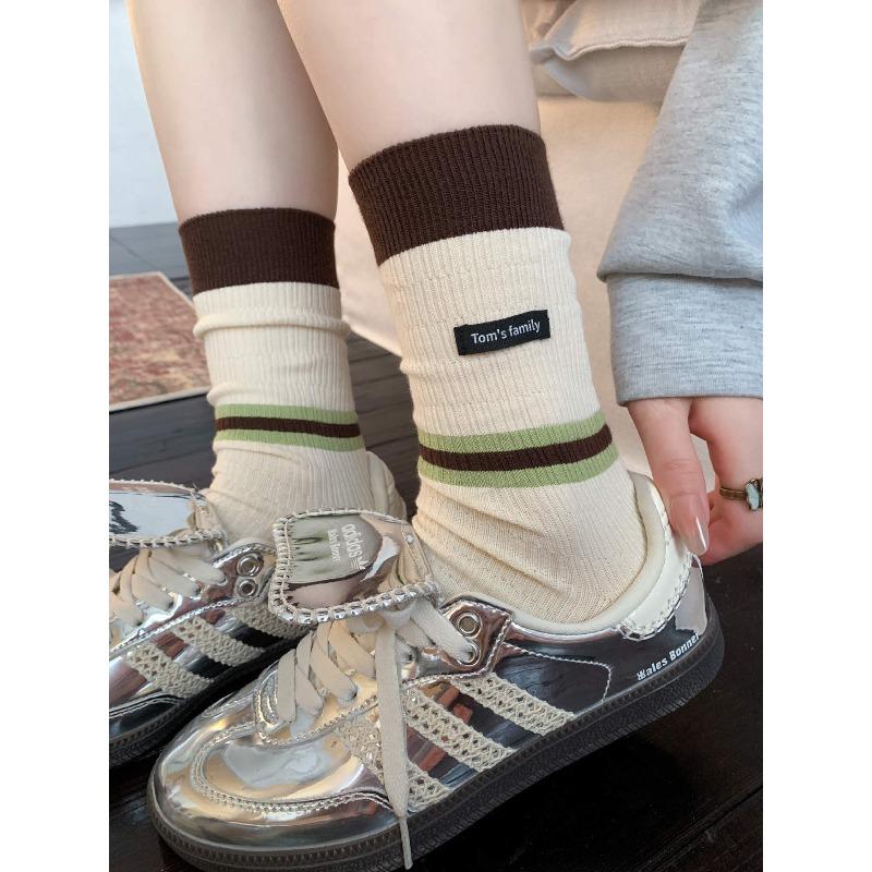 Color-blocking Striped Fabric Label Mid-calf Socks for Women's Trendy, Fashionable and Sporty Outerwear in Autumn and Winter. Pile Socks