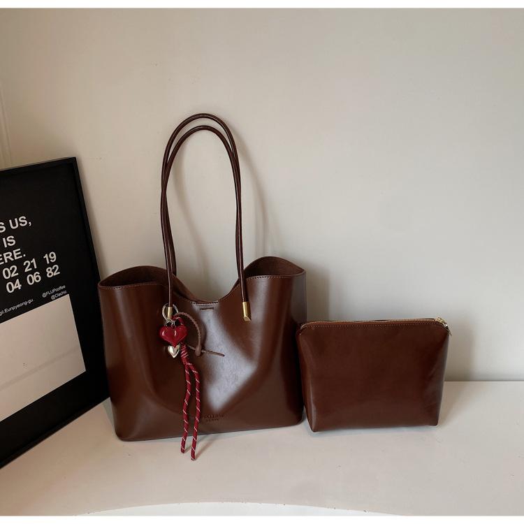 

Модная сумка-питот из масляного воска, женская, корейская версия, осень и зима 2025, новая, высококлассная, для работы, большая вместимость, на плечо