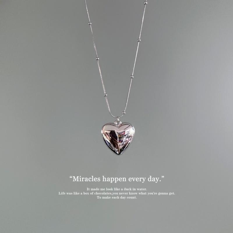 Heart Shaped Link Chain Pendant Necklace High End Retro Sweet Spicy Girl Style Ladies Collarbone Chain