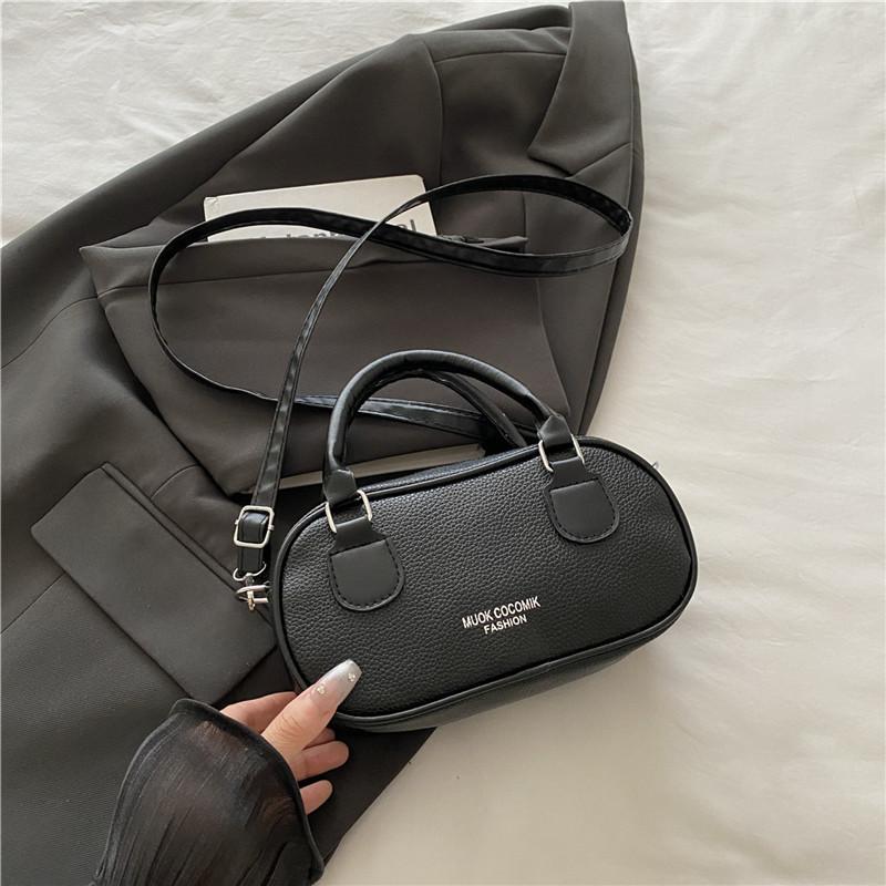 Hot Sale Trend Simple Fashion Niche Litchi Pattern Portable Bowling Bag Commuter Casual Versatile Messenger Bag