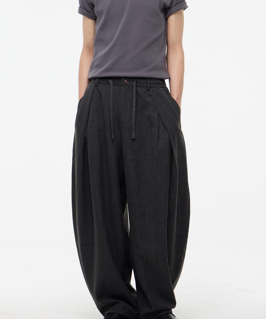 LEARVE Roadster Curve Inverted Pleated Pants Charcoal