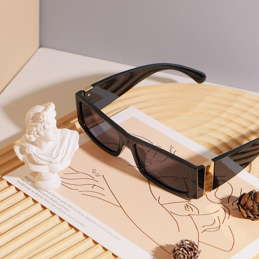 Fashionable Small Frame Square Sunglasses for Men and Women Retro Suitable for Daily Travel Vacation Decorative Glasses