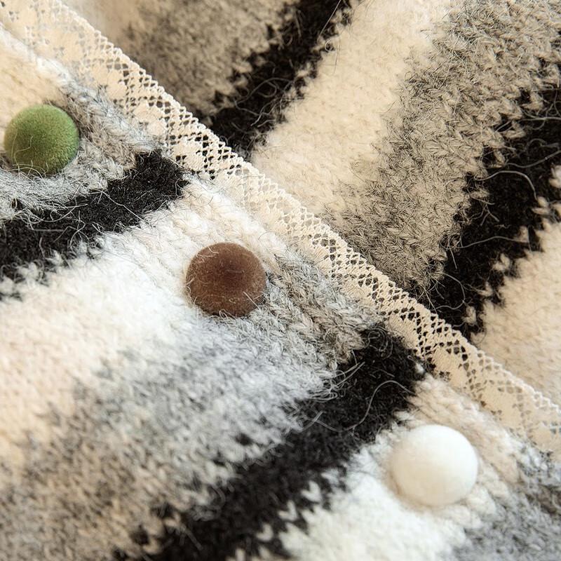 Dámský pruhovaný svetr s kulatým výstřihem a barevnými bloky