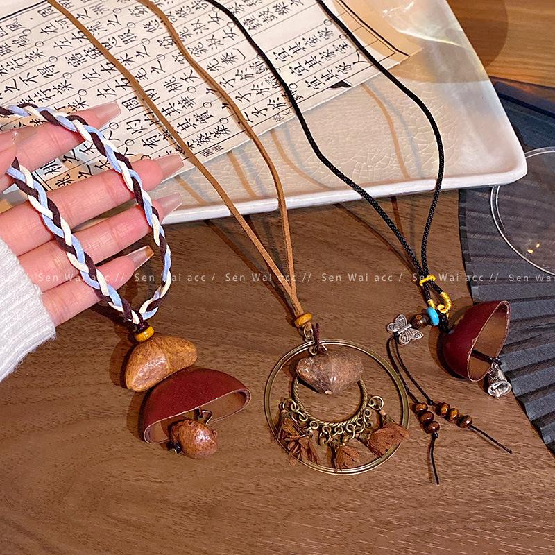 New Chinese Color Rope, Wooden Beads, Fruit Core Oval Necklace, Retro Ethnic Style Collarbone Chain Necklace Decoration