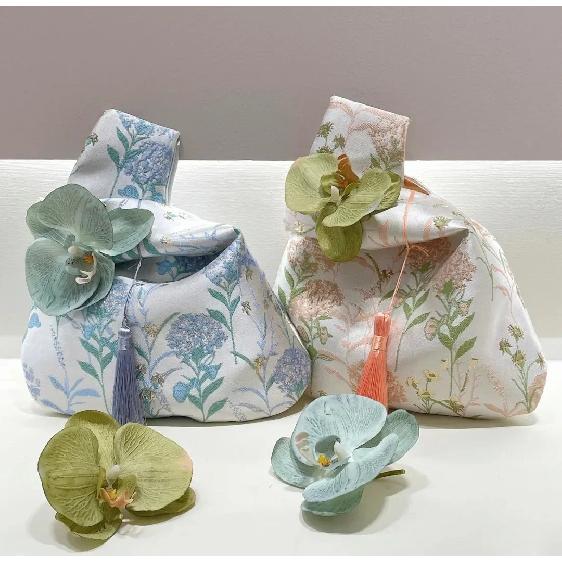 Flower Pendant Lunch Bag Cosmetic Bag New Chinese Style Handbag Tassel Knot Wrist Bag Small Item Pouch Cheongsam Accessories