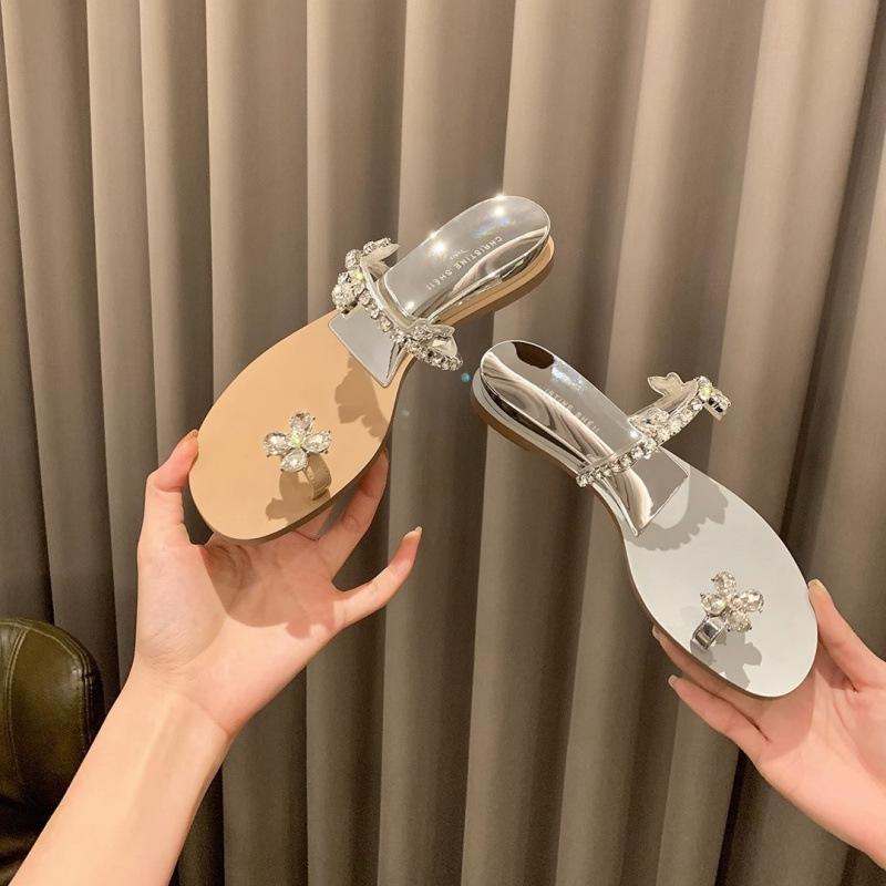 

New flower diamond buckle slope heel cover toe flat bottom slippers women s sandals outer wear spring 34 телесный